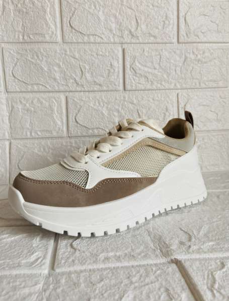 Кроссовки женские, новые в Москве