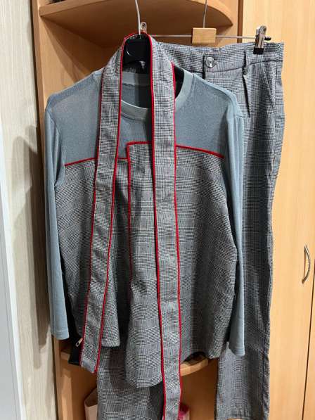 Брючный женский костюм