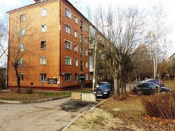 Продам однокомнатную квартиру в Подольске. Жилая площадь 31 кв.м. Этаж 4. Дом кирпичный. 