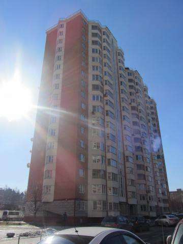 Продам трехкомнатную квартиру в Балашихе. Жилая площадь 76 кв.м. Этаж 3. Есть балкон.