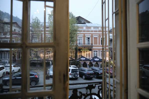 Сдается 5-комнатная квартира Тбилиси возле площади свободы