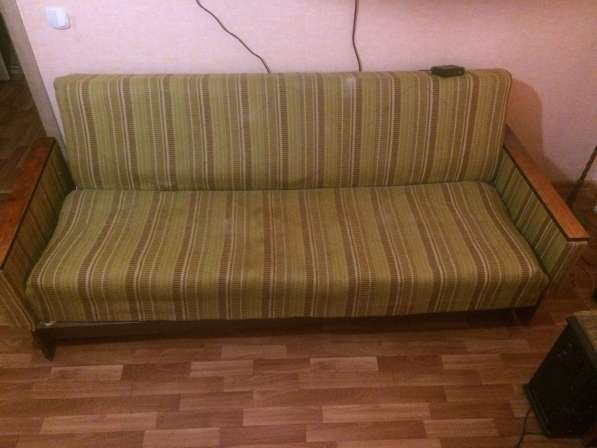 Старый раскладной диван в Курске