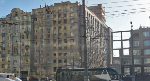 Продам трехкомнатную квартиру в Москве. Жилая площадь 78 кв.м. Дом кирпичный. Есть балкон.