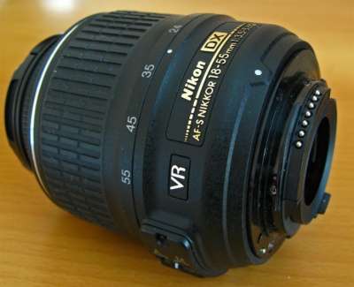 объектив Nikon 18-55mm