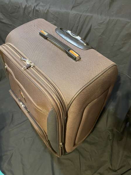 Дорожный чемодан на колесах в Санкт-Петербурге фото 5