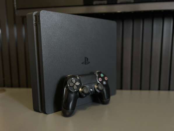 Sony PlayStation 4 Slim