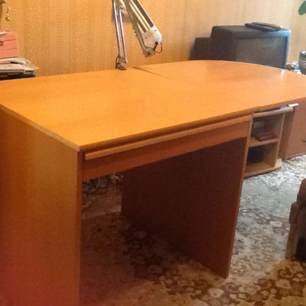 Продаю стол в Москве