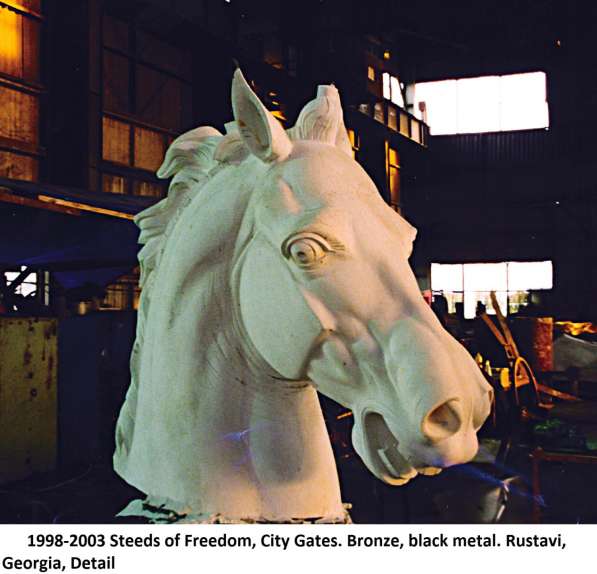 Magnificent horse sculpture в Москве фото 4