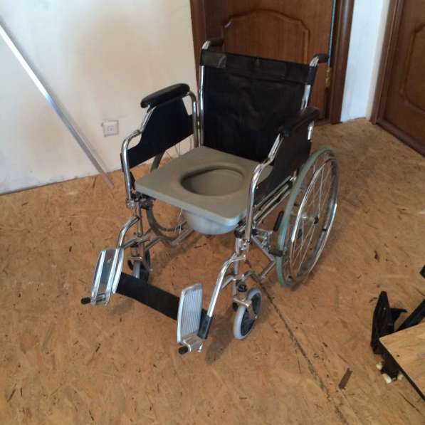 Санитарное инвалидное кресло в Курске фото 3