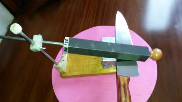 Точилка для ножей и ножниц-подарок мужчине