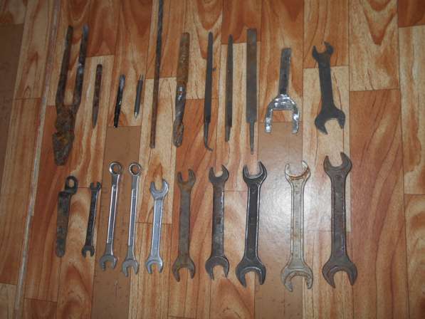 Гаечные ключи, большие пассатижи (25 см) и другие инструмент в Красноярске
