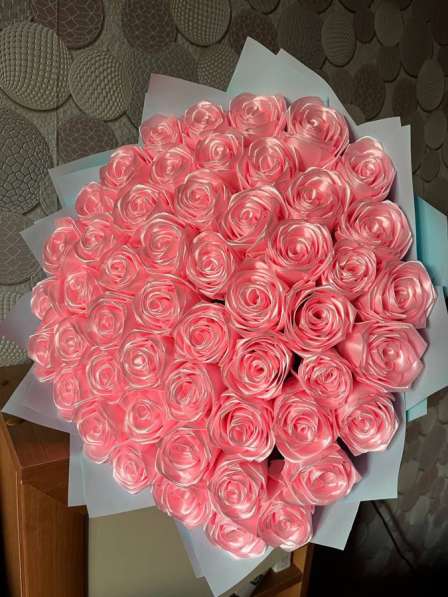 Розы из атласной ленты