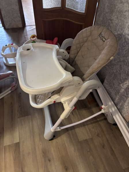 Продам 2 детских столика, велосипед в Комсомольске-на-Амуре