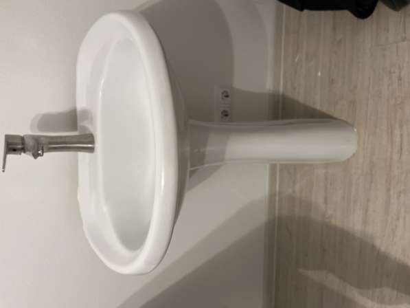 Новая раковина тюльпан, со смесителем