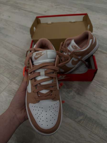 Кроссовки Nike женские в Южно-Сахалинске