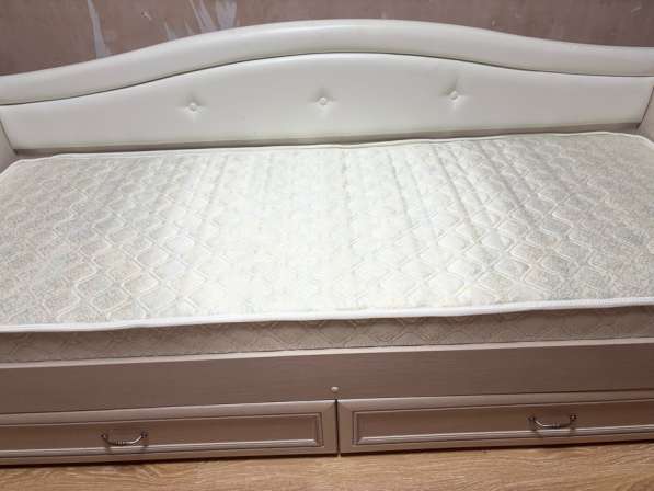 Продам кровать для девочки