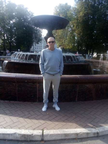 Олег, 50 лет, хочет пообщаться