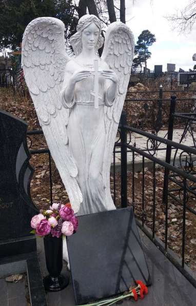 Ангел на могилу из литьевого мрамора в 