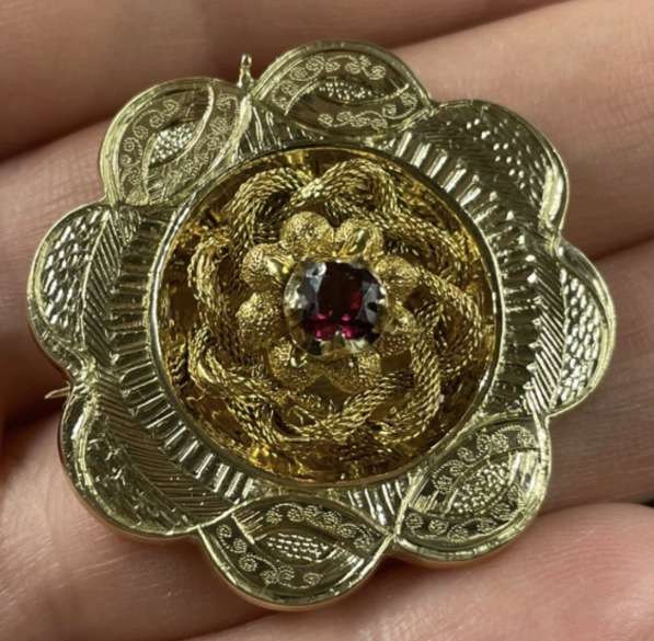 Антикварная золотая брошь,19 век, с рубином 56 пробы в Самаре