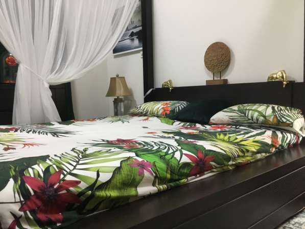 Продаётся современная большая кровать с балдахином в фото 9