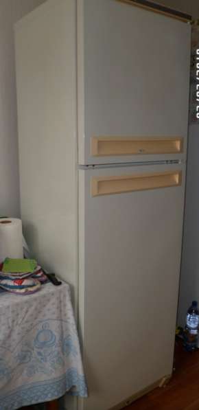 Двухкамерный холодильник - морозильник stinol 110