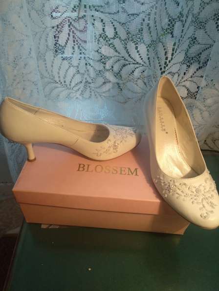 Женские светлые туфли размер 37(7)- цена 350 руб