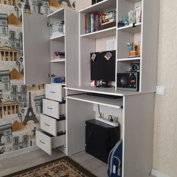 Стол компьютерный, полки, пенал в