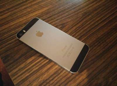 смартфон Apple iPhone 5S 64Gb