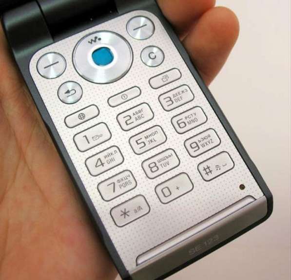 Sony Ericsson W380i (оригинал, комплект) в Москве фото 3