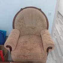 Продаю кресло н/р, мини диван и шкаф, в Саранске