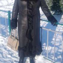Продам шикарную дубленку черного цвета натуральных мех, в Хабаровске