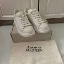 Белые кожаные кеды Alexander McQueen, в Москве