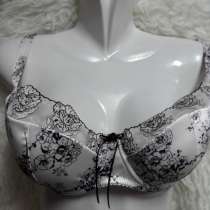 Бюстгальтер 107151 regina N молочный с розами, полупоролон. Страна производитель: ЛАТВИЯ, Размер: 75Е, Цветовая гамма: цветной, Бренд: Regina N (Бюстгальтеры), в Москве