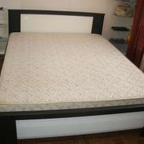 Продам двуспальную кровать с матрасом, в Краснодаре