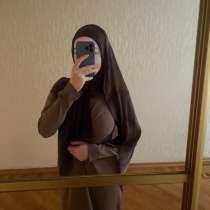 Платье и шейла (шарф), в Грозном