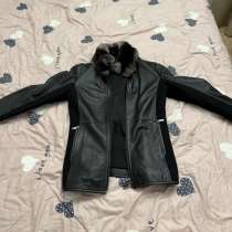 Куртка женская Armani Jeans, с мехом на воротнике, в Москве