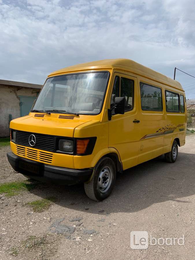 автобус 1995 года. шамиль басаев буденновск 1995. троллейбусное депо 1 пенза. автобусы автоколонны-1825 в оренбурге. пермский троллейбус 90-е.